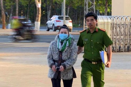 'Nữ quái' trốn nã vẫn đi gây án