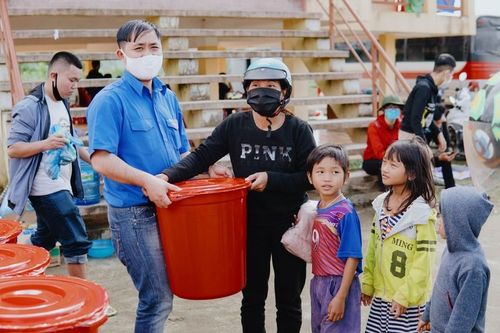 Mùa Xuân của sinh viên cho những mảnh đời, buôn làng