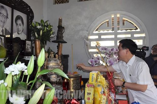 Đồng chí Võ Văn Thưởng dâng hương tưởng nhớ lãnh đạo Đảng, Nhà nước