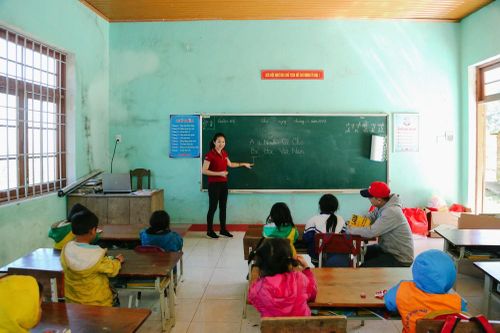 Lan tỏa xuân yêu thương đến học sinh nghèo