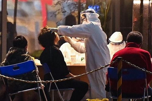 Trắng đêm lấy mẫu xét nghiệm COVID-19 hàng nghìn người ở tòa nhà 88 Láng Hạ