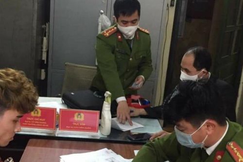 Hà Nội tiếp tục xử lý người không đeo khẩu trang nơi công cộng