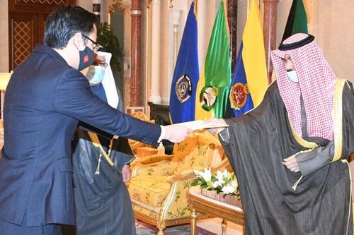 Đại sứ Ngô Toàn Thắng trình Thư ủy nhiệm lên Quốc vương Kuwait