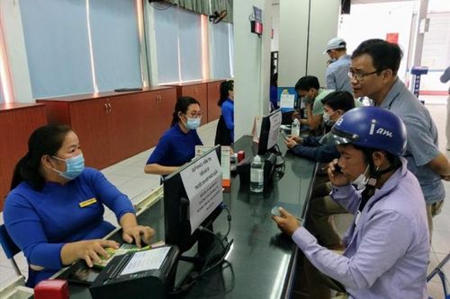 Khách ồ ạt trả vé do dịch Covid-19 tái bùng phát, hàng loạt tàu Tết hủy chuyến