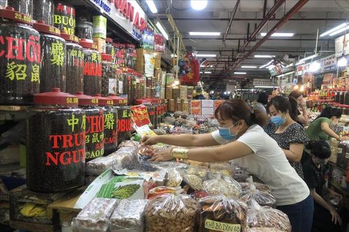 Doanh nghiệp tăng sản xuất khi nhiều người không về quê ăn Tết
