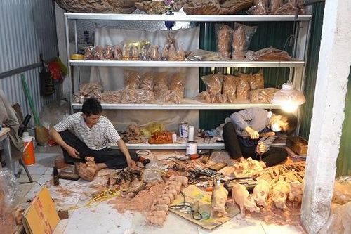 Linh vật trâu gỗ ăn khách dịp tết Tân Sửu 2021