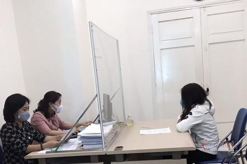 Thêm 3 trường hợp đưa tin giả về 'bệnh nhân Covid-19 hát karaoke tay vịn' bị xử lý