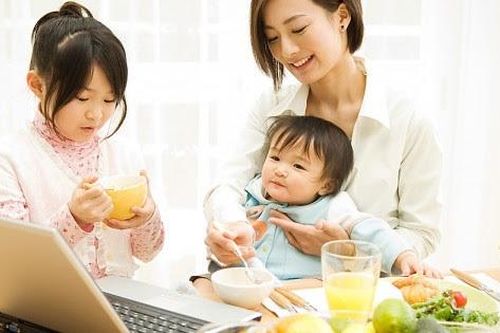 Tại sao không nên vừa ăn vừa nhìn màn hình?