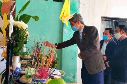 Lãnh đạo Thanh Hóa thăm hỏi gia đình các sinh viên tử vong do ngạt khí