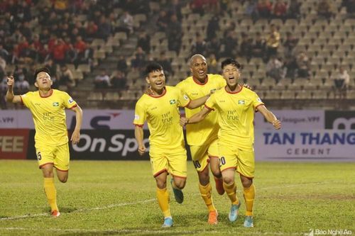 BLV Quang Huy: 'SLNA ngày càng khó trụ hạng'