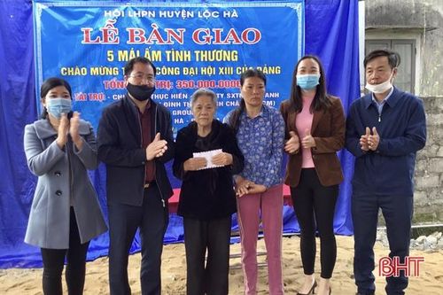 Trao 5 nhà 'Mái ấm tình thương' cho các hộ nghèo ở Lộc Hà