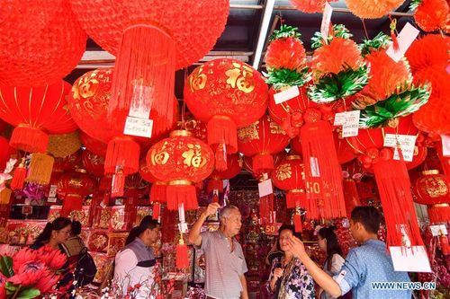 Malaysia cấm người dân đến nhà khác chúc Tết vì COVID-19