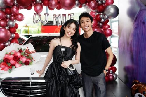Hậu bị đồn 'đường ai nấy đi', Hồng Thanh nắm chặt tay DJ Mie đi nhận xế hộp mới