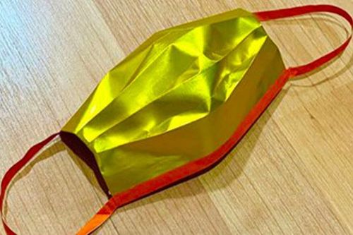 Không phải nhà lầu, xe hơi hay thỏi vàng, khẩu trang vàng mã cúng cô hồn mới 'cháy hàng' mùa COVID-19