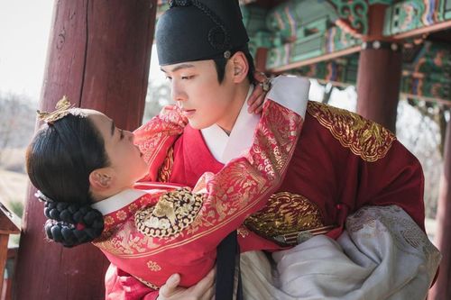 'Mr. Queen' tập 17: Shin Hye Sun - Kim Jung Hyun nhảy điệu Tango, ăn mừng mang thai?