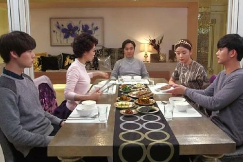Lần đầu ra mắt gia đình bạn gái ngày Tết, chàng trai biếu cân đường hộp sữa và cái kết đầy bất ngờ