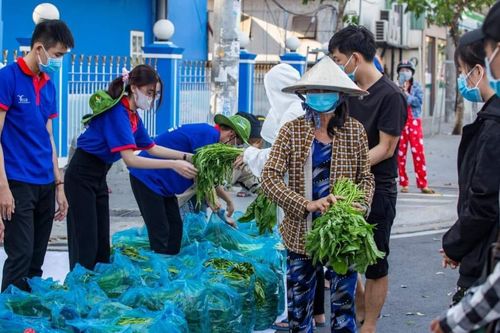 Những hình ảnh khiến nhiều người ấm lòng tại khu cách ly ĐH Thủ Dầu Một
