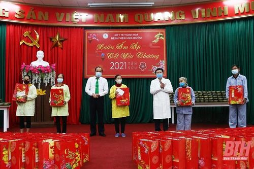 Xuân ấm áp - Tết yêu thương cho bệnh nhân ung thư ở Bệnh viện Ung bướu Thanh Hóa
