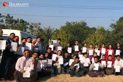 Hàng chục nghị sĩ Myanmar tuyên thệ nhậm chức và tuyên bố 'điều này là vì nhân dân'