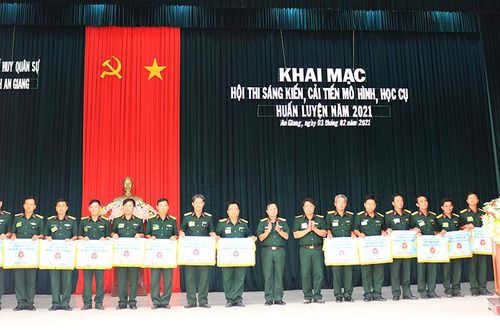 An Giang tổ chức thành công Hội thi sáng kiến, cải tiến mô hình, học cụ huấn luyện năm 2021
