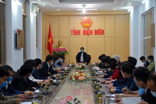 Họp khẩn bàn phương án ứng phó 3 trường hợp nghi nhiễm SARS-CoV-2