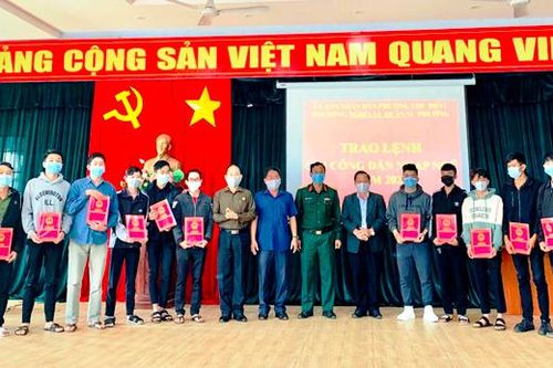 Trao lệnh gọi công dân nhập ngũ