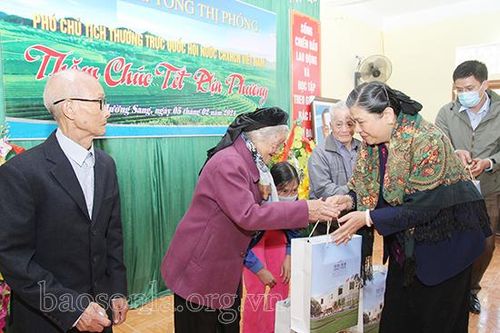 Đồng chí Phó Chủ tịch Thường trực Quốc hội thăm, chúc Tết tại huyện Mộc Châu