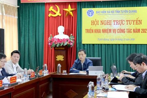 Bảo hiểm xã hội một năm vượt khó