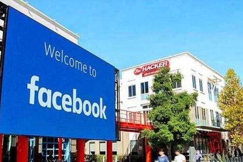 Sự phóng đại của mạng xã hội Facebook khi tố Apple