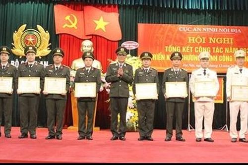 Phần thưởng xứng đáng là sự bình yên của nhân dân