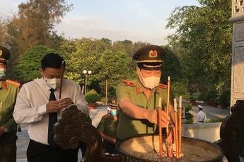 Lãnh đạo Bộ Công an tri ân các anh hùng, liệt sỹ