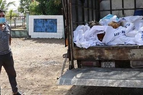 Xe tải vận chuyển 370 kg gà chết