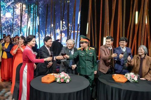Chương trình ''Mùa đoàn tụ 2021'' được phát sóng khung giờ giao thừa