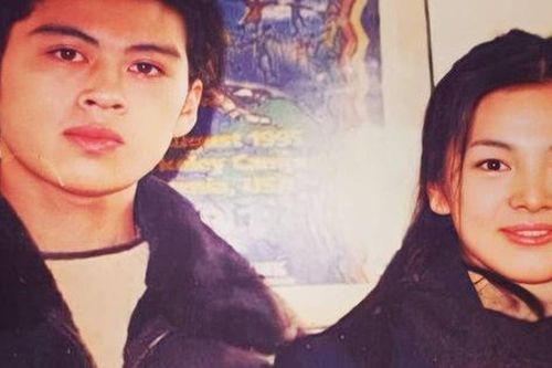 Bức ảnh hiếm cách đây hơn 20 năm trước của Song Hye Kyo bên cạnh 1 người đàn ông bất ngờ gây sốt