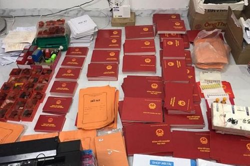 Triệt phá đường dây làm giả bằng bác sĩ y khoa, sư phạm
