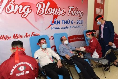 Thầy thuốc Nghệ An tham gia Giọt hồng blouse trắng