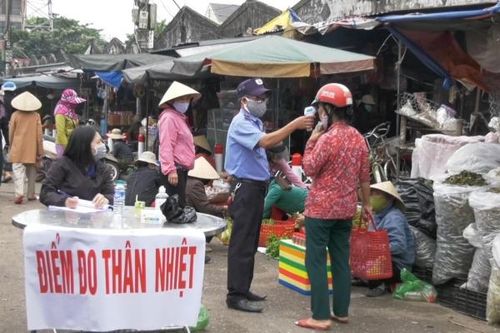 Thực hiện nghiêm việc đeo khẩu trang tại chợ
