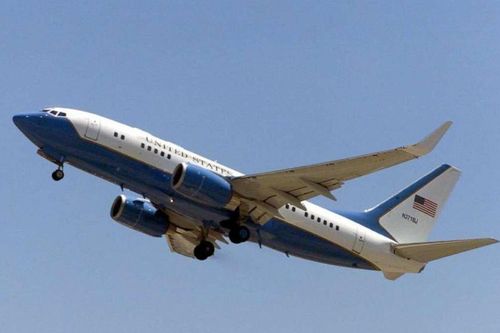 Bắt người đột nhập máy bay thuộc phi đội Air Force One