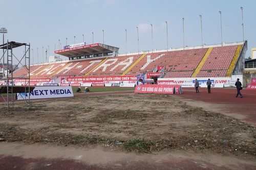 Các đội V.League cải tạo mặt sân trong lúc nghỉ Tết