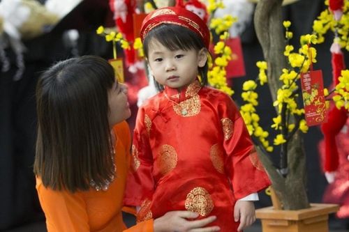 Tết người lớn còn được nghỉ, sao bắt học sinh làm bài tập?
