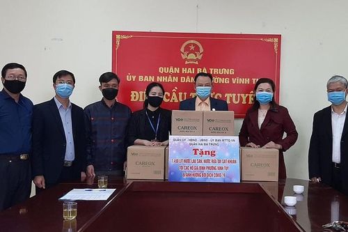 Quận Hai Bà Trưng: Trao quà hỗ trợ cho gần 500 hộ dân khu vực bị ảnh hưởng trực tiếp bởi dịch Covid-19