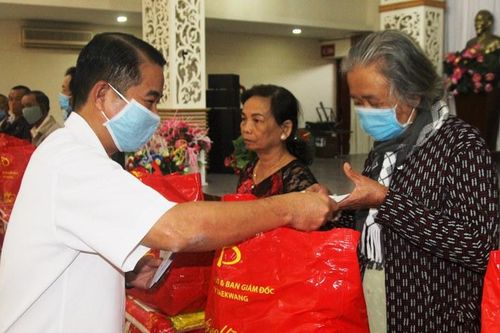 Chung tay chăm lo Tết cho người nghèo ở Đồng Nai