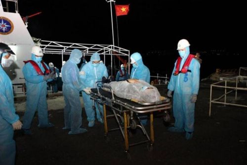 Cứu nạn thành công thuyền viên Philippines gặp nạn trên biển