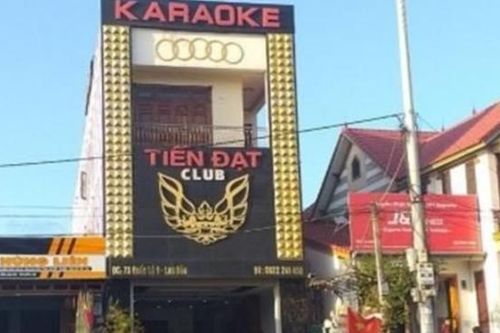 Án mạng trong quán karaoke