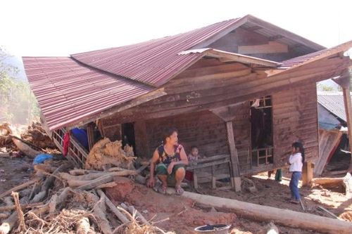 Ghi từ vùng sạt lở miền Trung: Tái thiết từ… bùn đất