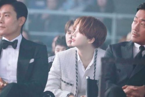 Khoảnh khắc 'lột tả' sự khác biệt giữa các idol và diễn viên Hàn Quốc
