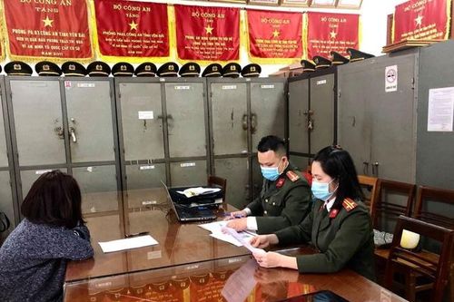 Yên Bái: Đăng tin 'Toang quả tay vịn', thiếu nữ bị xử phạt 5 triệu đồng