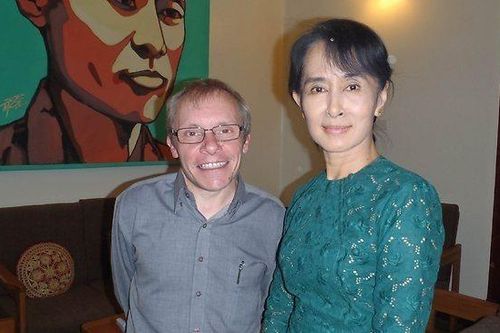 Tình hình Myanmar: Cố vấn người Australia của bà Aung San Suu Kyi bị giam giữ, truyền thông xã hội tiếp tục bị chặn