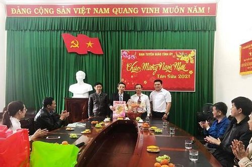 Văn phòng đại diện báo PLVN khu vực Bình Trị Thiên để lại nhiều dấu ấn trong công tác tuyên truyền và thiện nguyện xã hội