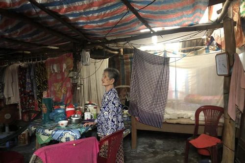 Nguyện ước trước khi mất của đôi vợ chồng già bán vé số mưu sinh